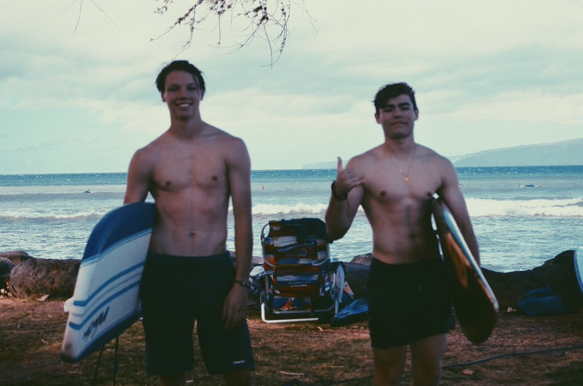 DrakeMosherr's tweet photo. Happy 17th big dawg ❤️💪🏾 @nick_murph_ #brad #biggiraffe https://t.co/9khgFtbacC