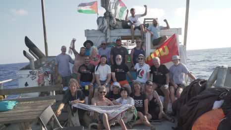 rumboagaza's tweet photo. Zohar Chamberlain de #FreedomFlotilla liberada por sus secuestradores israelíes dice que los soldados de #FOI dispararon con una táser y golpearon a los pasajeros en #AlAwda. Ella dice que las afirmaciones de #Israel de interceptación pacífica son falsas: https://t.co/JSJxxQCIqk https://t.co/Bw2XMFGqeQ