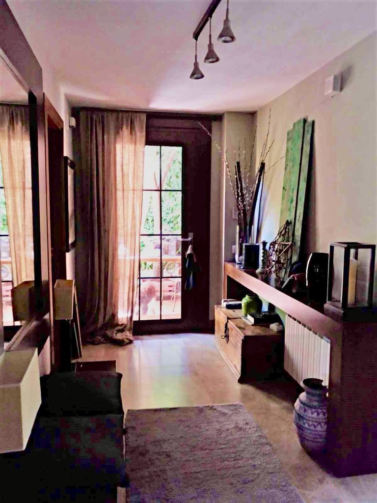TwelveHouseInmo's tweet photo. Ubicada en la mejor urbanización de San Agustín de Guadalix, Urbanización Las Fuentes. Chalet muy abierto al jardín y al porche con grandes ventanales. Excelente distribución repartido en dos plantas con garaje privado.#madrid #chalet #sanagustindeguadalix https://t.co/haB6X2qBIM https://t.co/LTndRMPuL2