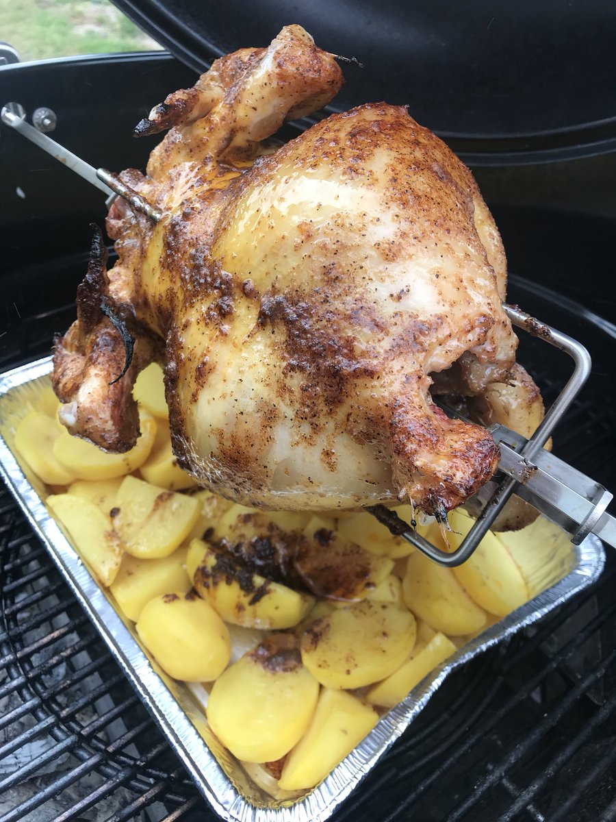 RGCHertford's tweet photo. On tonight’s menu, roast chicken and potatoes.
#foodiesofinstagram #foodie #foodporn #roastchicken #cornfed #cornfedchicken #roastpotatoes #mondaysdinner #weber #weberkettle #kettleclub #webermastertouch #mastertouch #rostisserie #rotisseriechicken #charcoalgrill #tastyfood https://t.co/2vjxz5QSZL