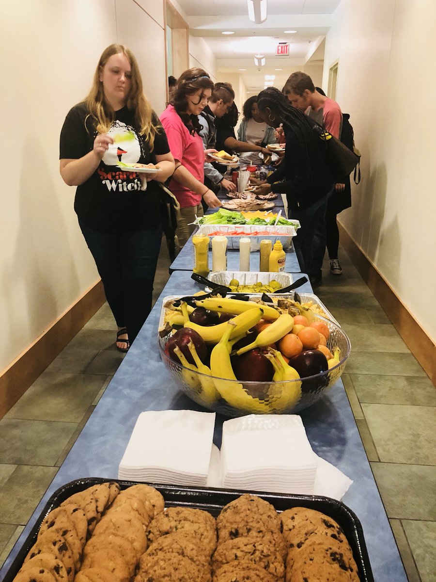 DM_UrFuturePrez's tweet image. BCDs and Sandwich to Cookie Bars!!! The RA Training Train is moving on along! Family lunch time at #RATraining #TrainingTrain 🚂 #UNCGHRL #WelcomeBack #RATraining #WhatTimeIsIt #TrainingTime #HeyEverybody #HeyWhat #BuildingOurLegoCy @uncg @uncgspartans @uncg_sa