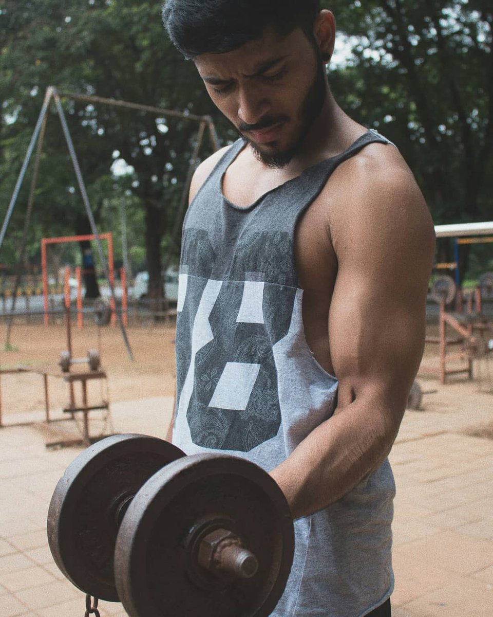Hustletomuscle1's tweet photo. Body under construction 
Mind on a mission.

#fitnessmotivation #fitnessblogging #fitforlife #hardwork #workoutmotivation #workout #gains #outdoorgym #bratzlife #nevergiveup💪 https://t.co/lROYJJSK3y