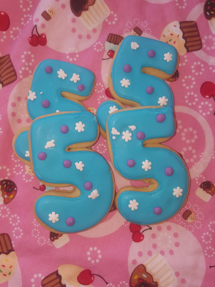 jeniscookies's tweet photo. Happy 5th Birthday! #jeniscookiesandmore #customcookies #customcakes #decoratedcakes #decoratedcookies #sugarcookies #chulavistacookies #chulavistacakes #sandiegocookies #customcookiecutters #edibleimages #customcaketoppers #customcupcaketoppers #customstencils #stencils https://t.co/lNnY7vUHqM