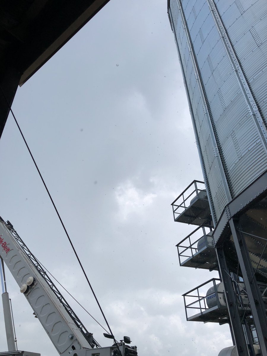 tfopb1's tweet image. Unexpected rain shower in Louisville, NE today. #rain #localinsight #tfopbweather #northnebraska #northeastnebraska #nebraskaweather