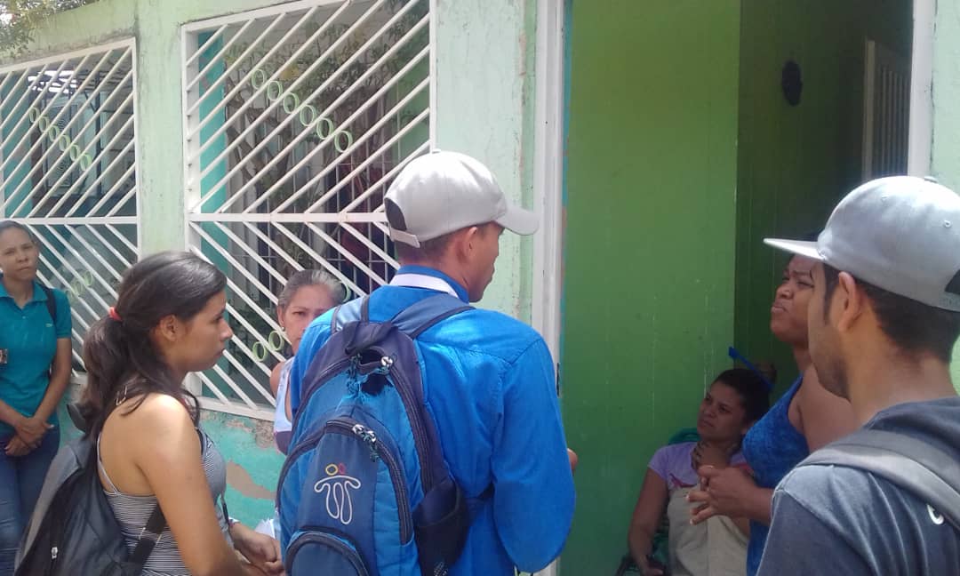 YormanMontero's tweet photo. Cumpliendo instrucciones del gobernador @rafaellacava10 y el Pdte de @Alimca_Oficial @avilaelguerrero continuamos las Auditorias de los CLAP en Carabobo. Hoy Lun30Jul2018 abordamos la comunidad Bolivar Fuerte en el municipio Los Guayos acompañados del equipo de @DenunciasAlimca https://t.co/DEMvVGtuT1