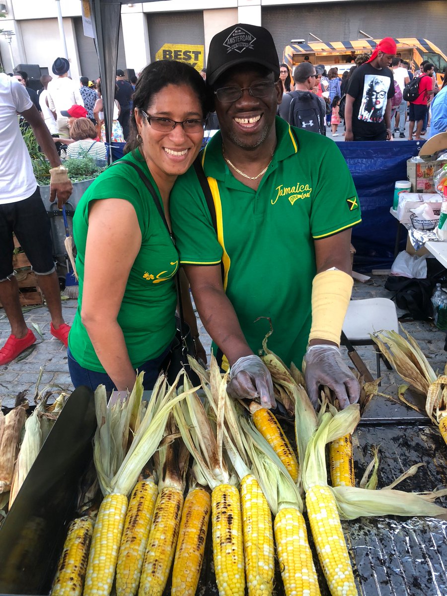 BronxnetTV's tweet photo. So many sights! Were you able to visit them all at the #BxNightMarket? 🧐 What was your favorite? #GoldenKernel #freshlymade #nextstopvegan @TheBronxBrewery https://t.co/OT5WnNTb1P
