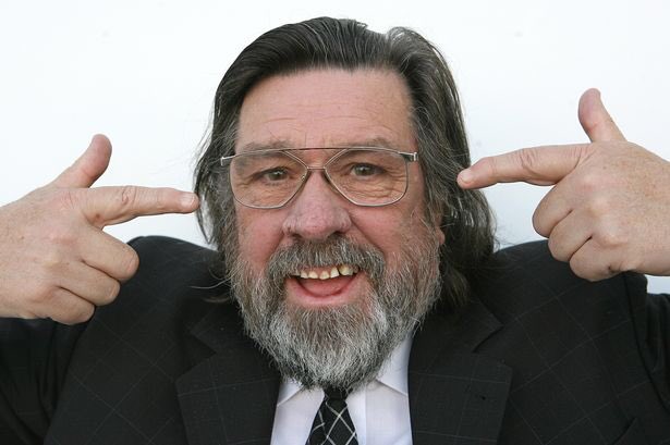 StevePrescott1's tweet image. The current highest bid to spend the day and play alongside #brookside #roylefamily legend #RickyTomlinson is £200 with Chris Doyle, Bidding Ends 20.00 tonight #tweeturbid