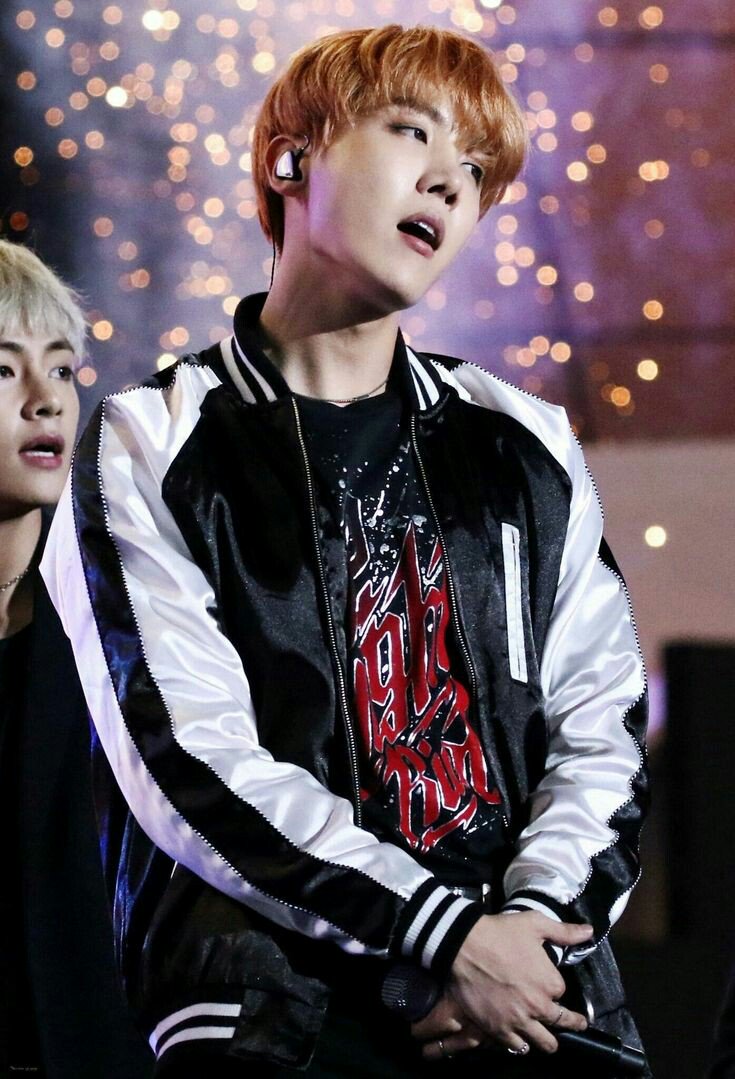 Pics_Bts_twt's tweet photo. #JHOPE https://t.co/MzulVxGGNq