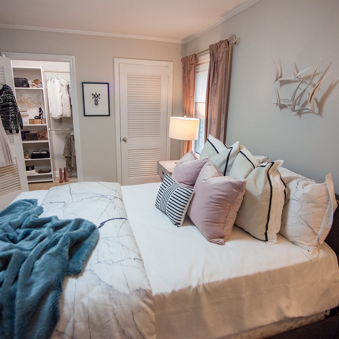 FlippingVirgins's tweet photo. Luxurious bedrooms speak volumes for your #flip! Staging a cozy spot for your potential buyers to rest their heads works wonders for your bottom-line. For more #FlippingTips, keep an eye on #FlippingVirgins with @EgyptSaidSo. https://t.co/1HheVpDFvg