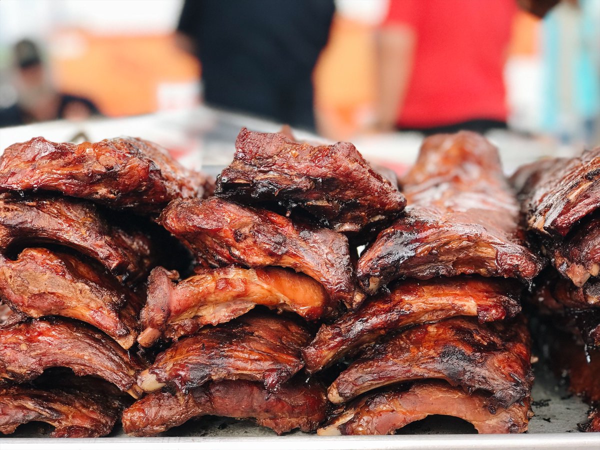 QBBQFest's tweet photo. Better call dibs on the ribs, because pork paradise is back, September 21-23 at Kiener Plaza Downtown. #qinthelou #StLouis #BBQ #ribs #RacksofRibs #Pork #tastespotting #MeatLover #Foodie
https://t.co/oekbxJkbeB https://t.co/NcZ2GFkAcz