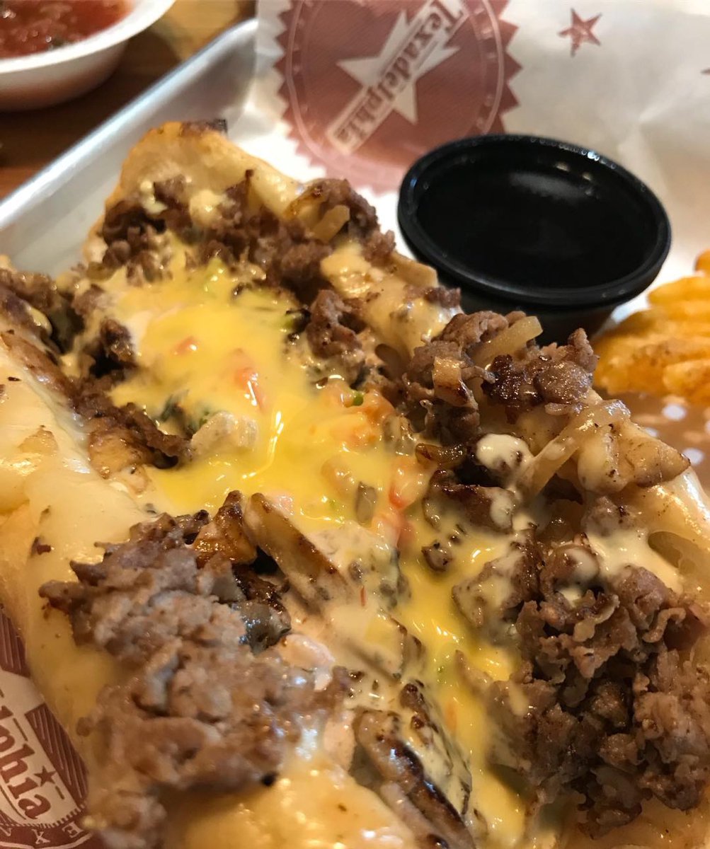 TXdelphiaPlano's tweet photo. So many levels of deliciousness in one pic 😍 #TexadelphiaPlano https://t.co/15eFMKMY0M