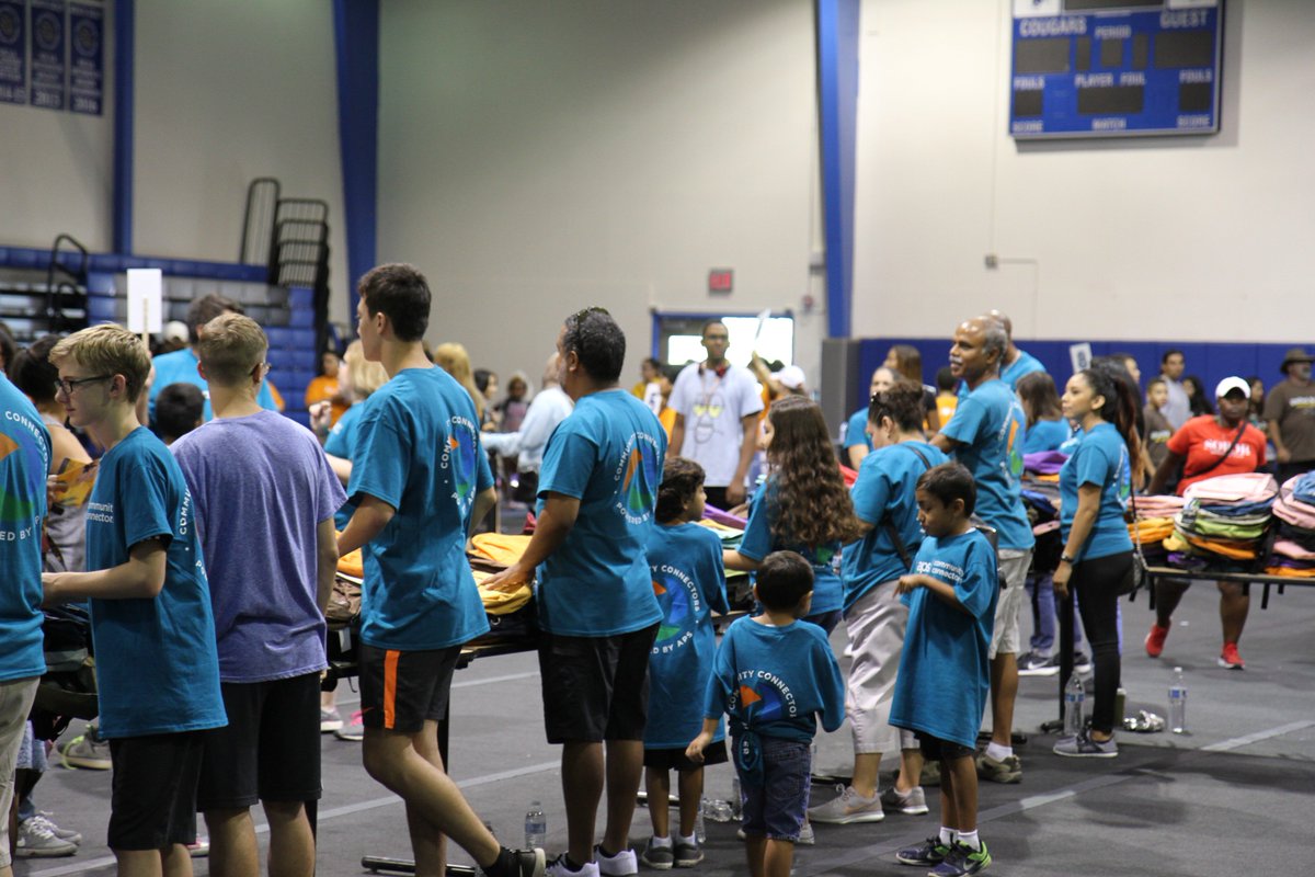 MCSOAZ's tweet image. 15,000 #backpacks filled with notebooks, crayons, rulers, scissors, erasers, and pencils were donated to students in k-8th grades. It was an honor to be a part of the @CFRF1 #Tools4School event. #BacktoSchool 📚