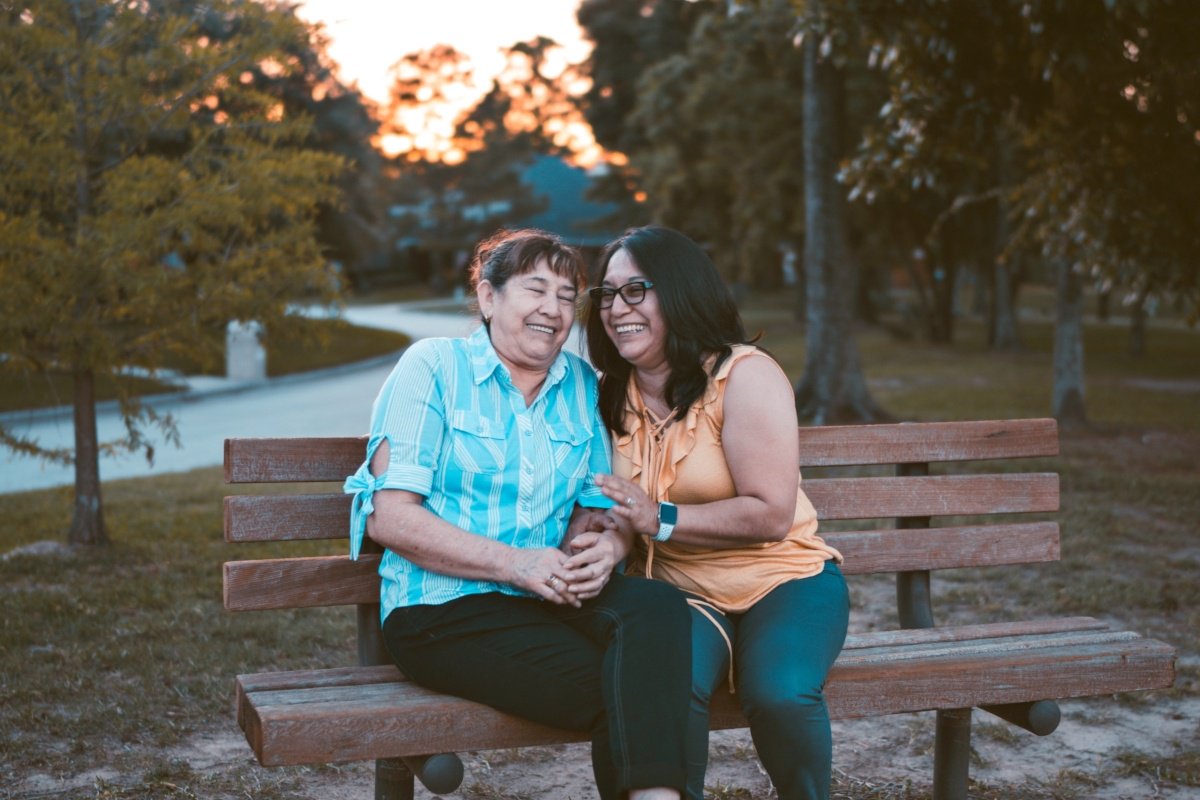 helpmovingon's tweet photo. Your parents have helped you every step of the way, and now they need your support. Take the stress out of downsizing, for you and your mom and dad. Learn More About Helping Parents With Retirement | Comfortable Downsizing: https://t.co/3EJX8Piex6 #Retirement  #Downsizing https://t.co/o8isizSmlU