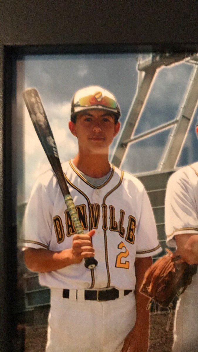 _ryanmcc_'s tweet photo. Happy birthday boi u still ugly 🎊@edunphy_2 https://t.co/TqFa4EhtCi