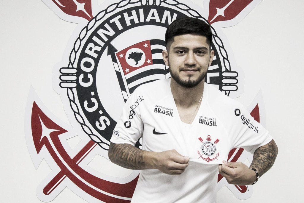 deportereypy's tweet photo. #ParaguayosPorElMundo
Sergio Diaz fue oficialmente presentado y ya poso con la indumentaria del @Corinthians
El compatriota de 20 años, últimamente en el CD Lugo de la segunda división de España llega al equipo brasileño en condición de préstamo
hasta finales del 2019
#DRPY https://t.co/MQHEj8ns90