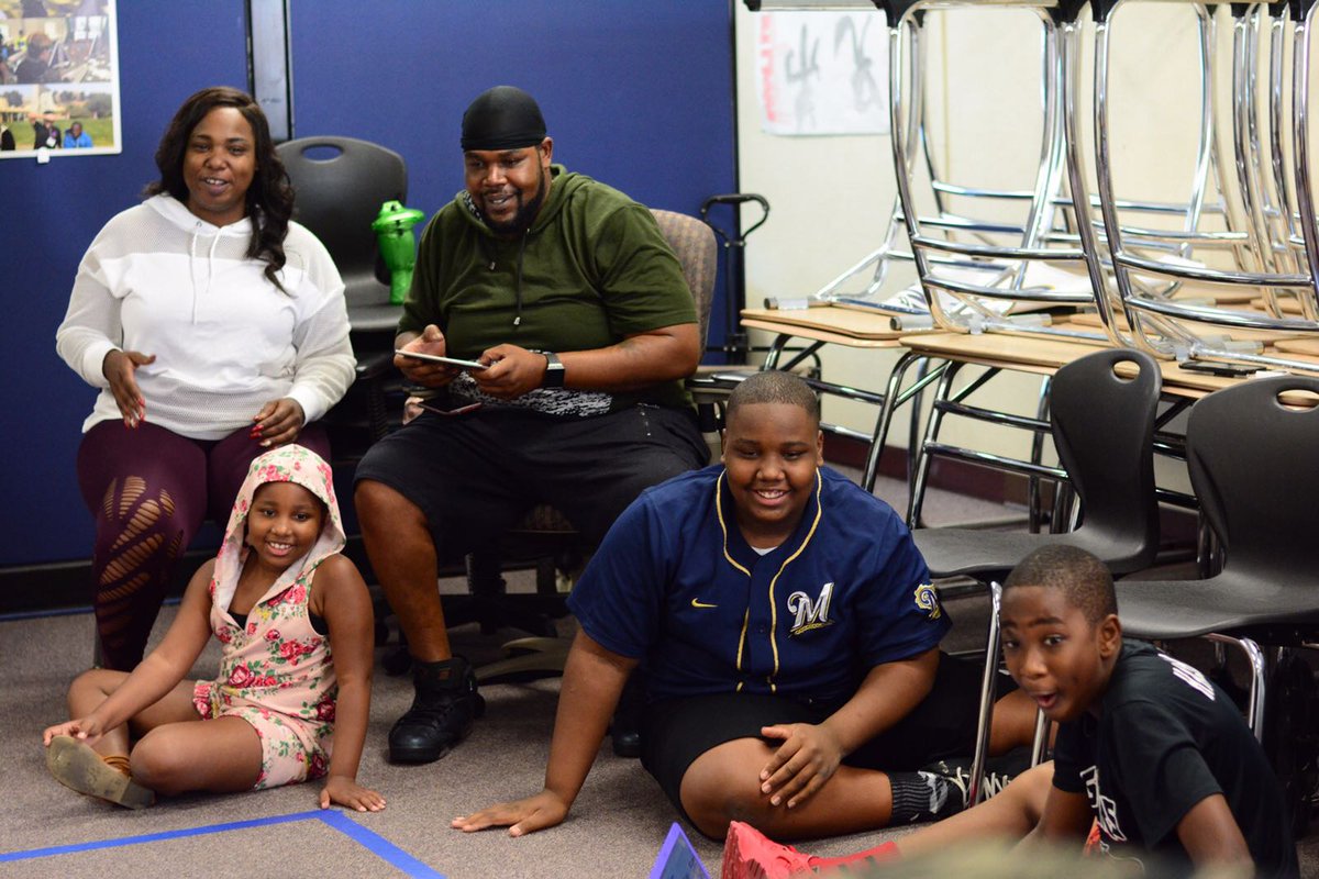 startdreambig's tweet image. Congratulations to the students from @iyt2013 for all your hard work and dedication in completing last week Summer Robotics Camp Program. We had so much fun having family attend the last class. There's nothing better than seeing family support. #InnovateSac #STEM #roboticsclass