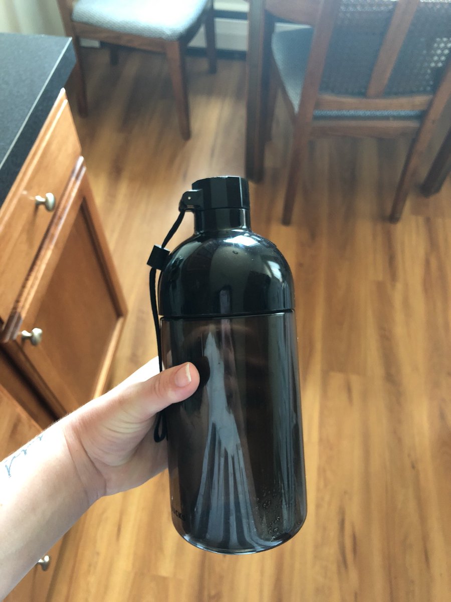 kiley_marissa's tweet photo. Hey @Starbucks - I bought this a few weeks ago and carried it with me everywhere but now the seal seems to be broken and it leaks everytime. Can I exchange it or get a new one? https://t.co/zJiVaADonj