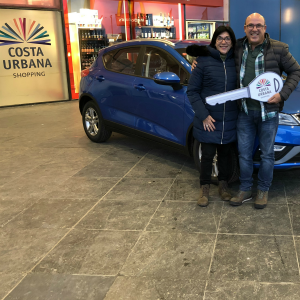 Costa Urbana Shopping entregó una camioneta Geely Emgrand al ganador de la promoción del Día del Padre revistauy.wordpress.com/2018/07/30/cos…