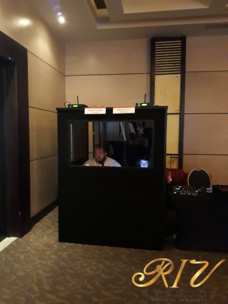 riveventosrd's tweet photo. Marzo 2018 Meliá Caribe Tropical #interpretaciónsimultánea #interpretaciónsimultáneard #equiposdeinterpretación #williamssound #eventosrd #eventoscorporativosrd #simultaneousinterpretation https://t.co/hKSAusASAt