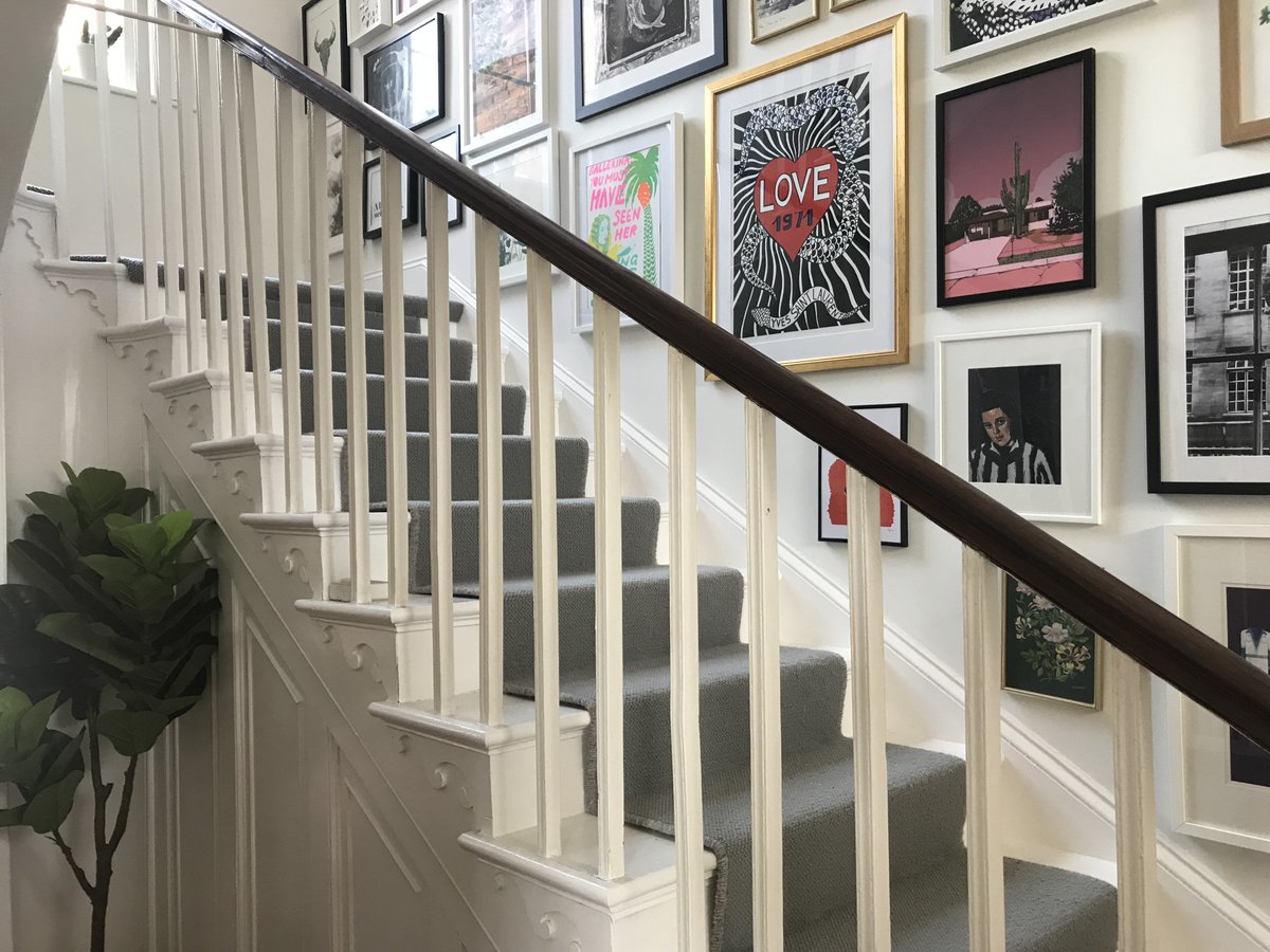 AxminsterUK's tweet photo. A 100% wool Axminster Carpet or runner can totally transform your hallway, landing and stairs into a luxurious, comfortable cocoon - just ask @lisadstyling #AxminsterCarpets #Craftsmanship #CampaignForWool #WhyWool #HomeDecor https://t.co/S099PomXRJ