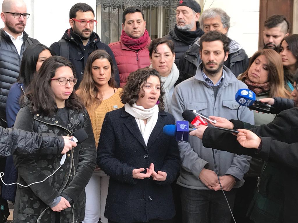 elfrente_amplio's tweet photo. Hoy nos reunimos para dar nuestro apoyo y compromiso con la Iniciativa Popular de Ley (IPL) de la  Coordinadora Nacional NO Mas Afp. Esta iniciativa busca generar un proyecto de ley que sea discutido por todas y todos 👨‍🔧👩‍🔧
Pronto más información!

Fotos: @fotografoencampana https://t.co/7P0ImrqAgg