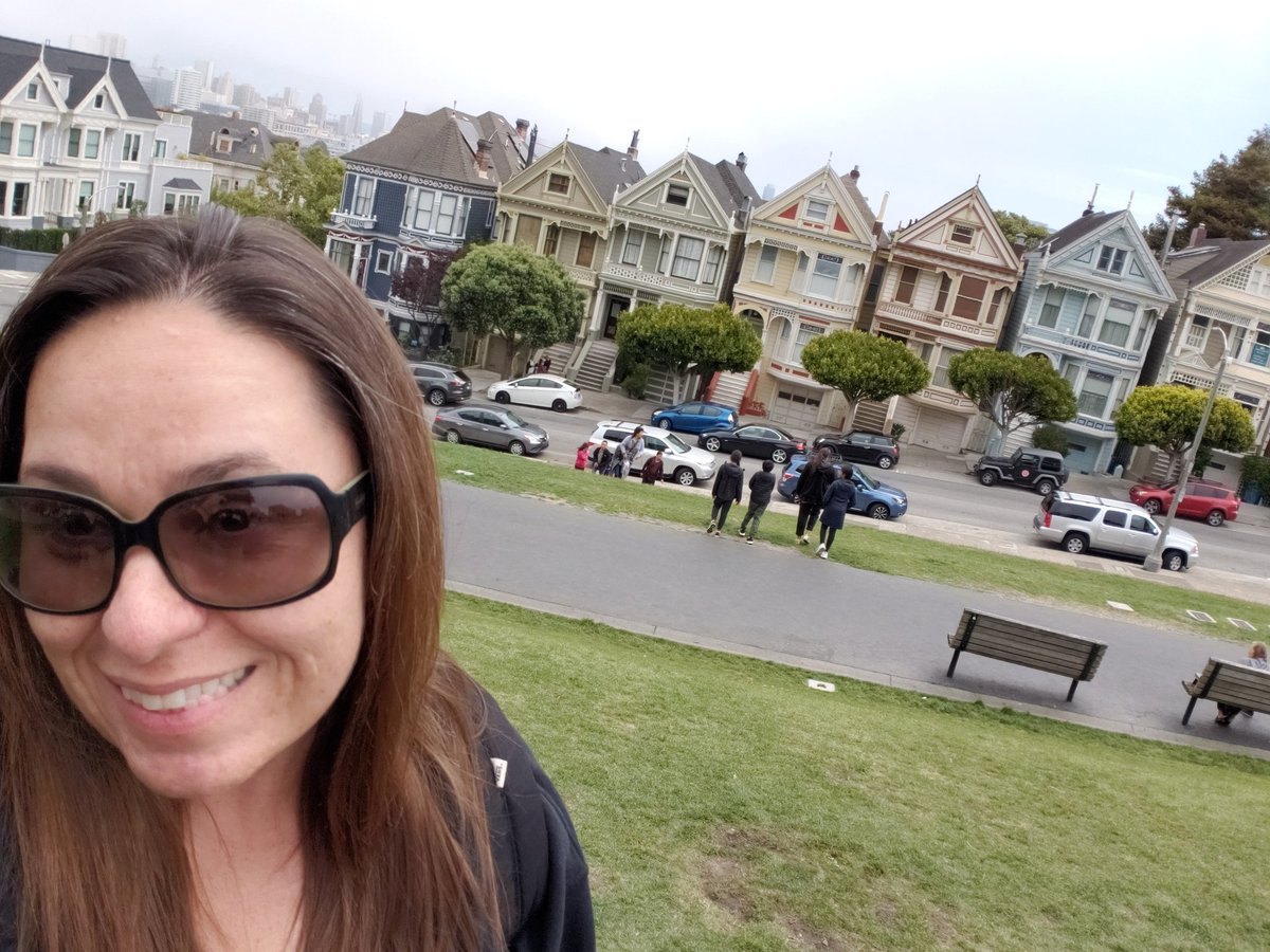 My #obligatory photo with #thepaintedladies in #SanFrancisco at #alamosquare #FullHouse