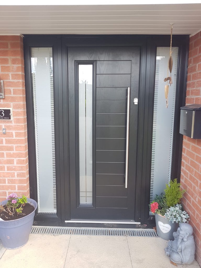 totaltradeframe's tweet photo. Two stunning double rebated 68mm thick Composite Doors with matching side lights @BowaterDoors @MorleyGlassGlaz @VEKA_plc https://t.co/fFcjLg0k0P