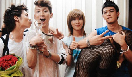 JH_SHINeeArg's tweet photo. [Recuerdo #Shawol] 100730 Actualización del diario del Staff de @SHINee – Music Bank #Lucifer1stWin

KBS Music Bank- 1er lugar

Hola SHINee World ~ :)

Ah ~ ~ ~ ¡¡hoy!!
Durante KBS Music Bank <K-Chart>
¡Los brillantes #SHINee- #Onew, #Jonghyun, #Key, #Minho, #Taemin obtuvieron... https://t.co/3aM0LT6Z36