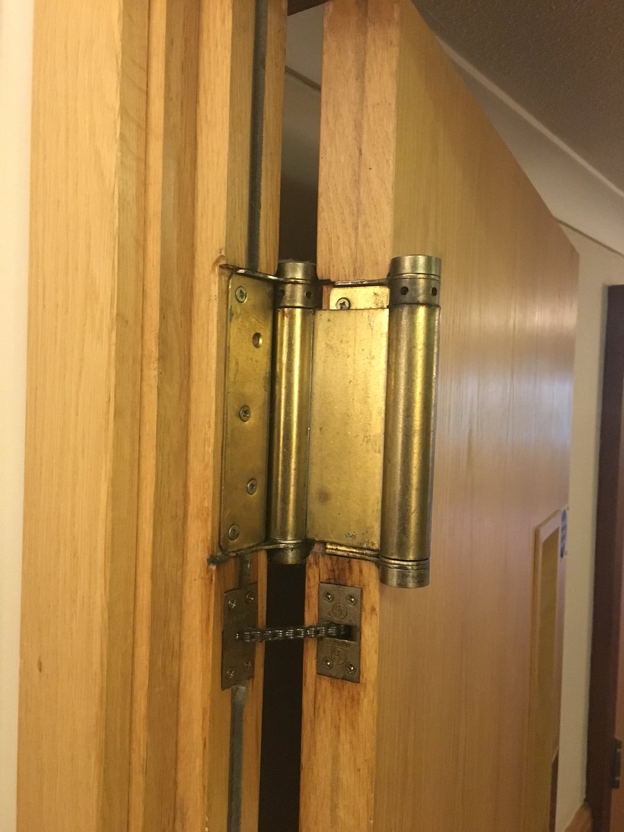 GrahamHulland's tweet photo. Rather dubious double action fire doors in tonight’s hotel! @FDSafetyWeek @Theodore_Fire https://t.co/rky4r4IcDj