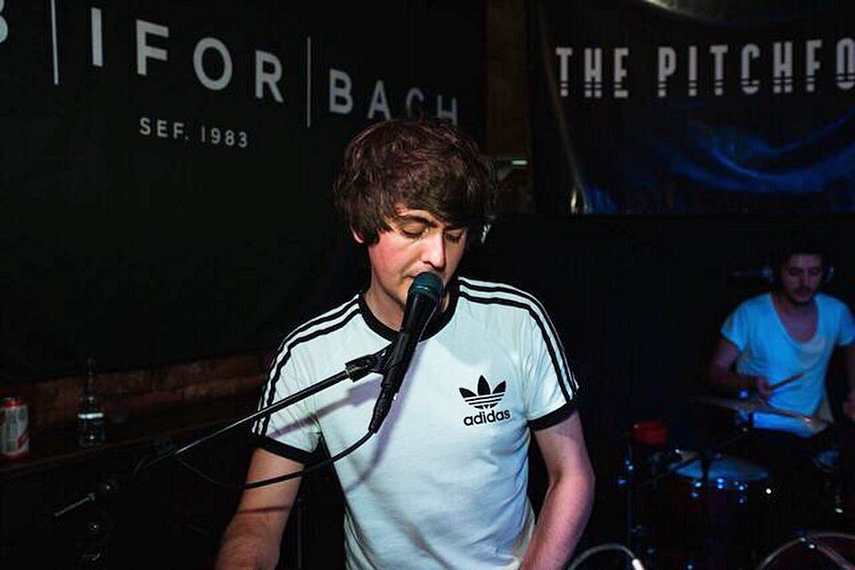 Had a blast playing a sold-out Clwb w/ The Pitchforks and Sssnakes this weekend! Next stop is Birmingham on Friday w/ The Sunset Beach Hut 🚀 Xx