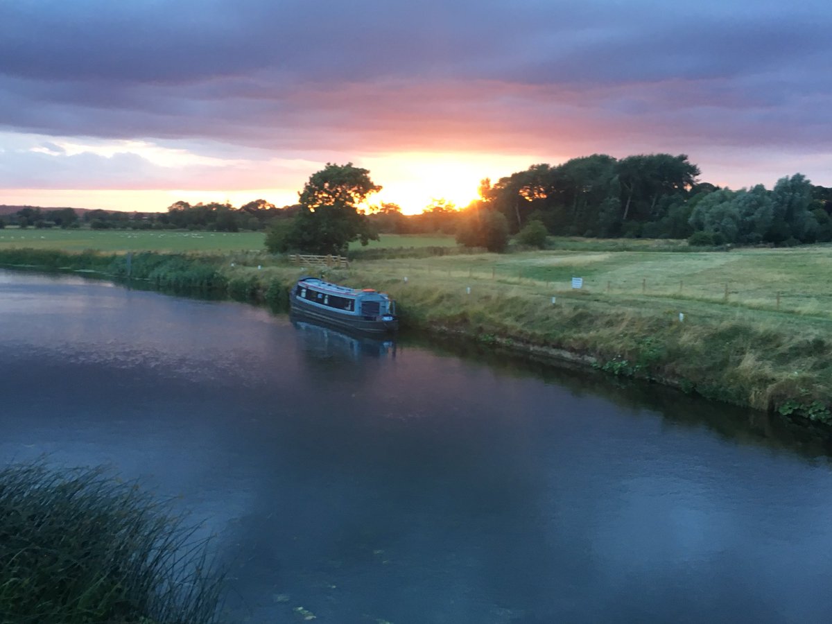CGfarming's tweet image. New Bell tent up and not a bad sunset in Fotheringhay tonight @_NeneValley