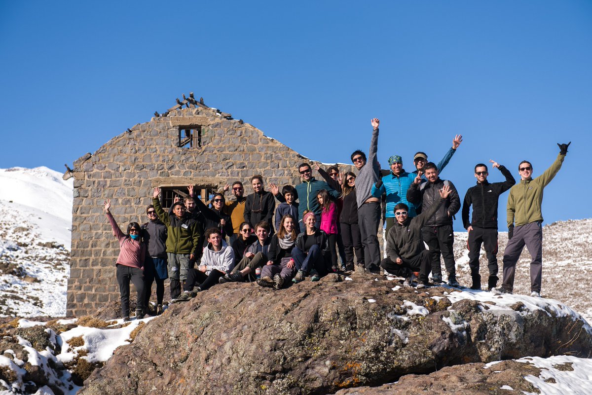 Objetivo logrado: un trekking que se convirtió en raqueteo hasta el Refugio Alemán! Nos tocó un frío pero increíble día en el valle gracias a la nevada del día anterior. Gracias a la motivación de l@s asistentes!