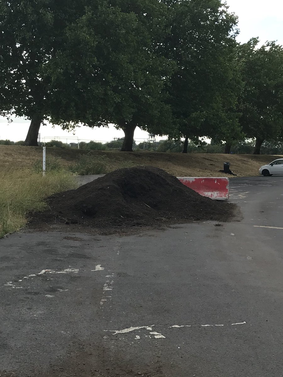 Gardeners of E17. There’s loads of free compost left near Low Hall Field. Get growing!