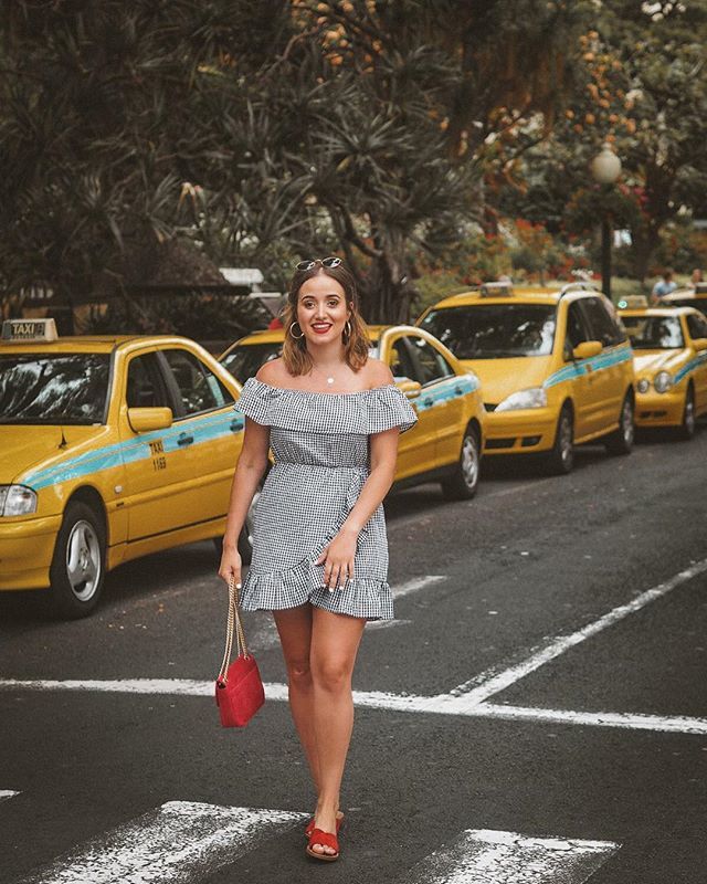🚕 | I’ve fallen in love again with wearing pops of red. Sandals <a href="/marksandspencer/">M&S</a> Bag <a href="/loveshoeaholics/">Shoeaholics.com</a> Dress @shoptobi and lipstick is @maccosmetics Rubywoo ift.tt/2mWTHze