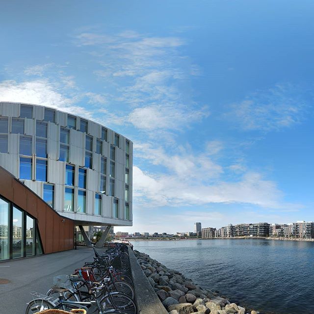 jackgenoa's tweet photo. #un city
#copenhagen #denmark #visitcopenhagen #københavn #visitdenmark #copenhagenbible #cphpicks #copenhagenlife #wonderlustcopenhagen #copenhagenart #ibyen #copenhagensworld #royalcopenhagen #copenhagenpride #copenhagenfashionweek #copenhagenstreetfood #travel #copenhage… https://t.co/uXeV0QBGAo