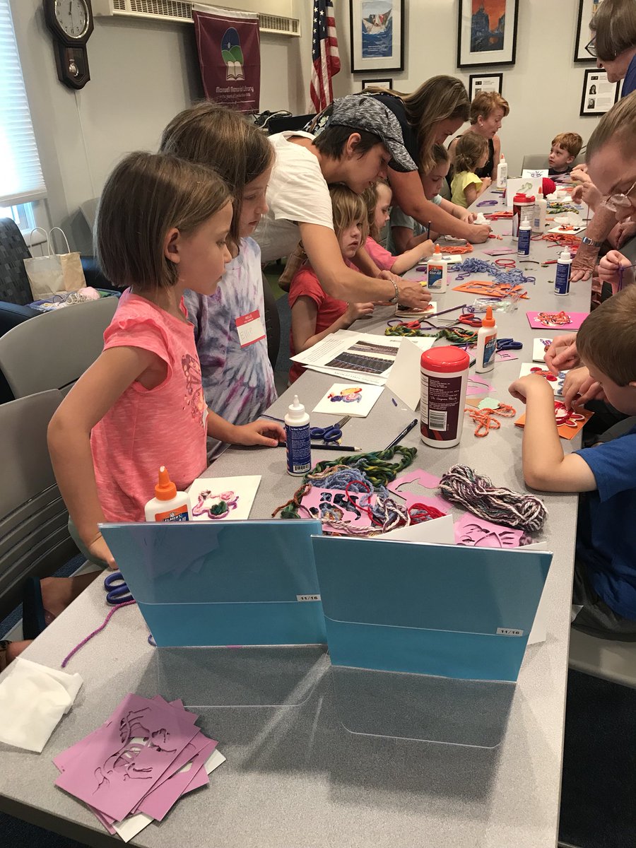 maxmemlib's tweet photo. Mrs. Gaffney and the Everson Museum had a full house today at Maxwell for a clever and creative arts and craft class. The yarn art is simply adorable. Thank you to all who joined the class. #MondayFundays #EversonMuseum #YarnArt #KidsCrafts @maxmemlib https://t.co/k0JXnJy0hT