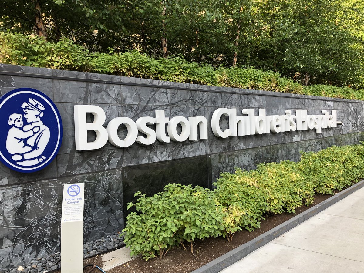 Essential tips to succeed from the (USA) BCH faculty: 1) follow your heart in research - then passion &amp; your head will drive success. 2) make a habit to write 300 words everyday (not just 280 characters)= publish++ 3) leaders need teams - recruit/find or sink! #pedsicu #USAtou18