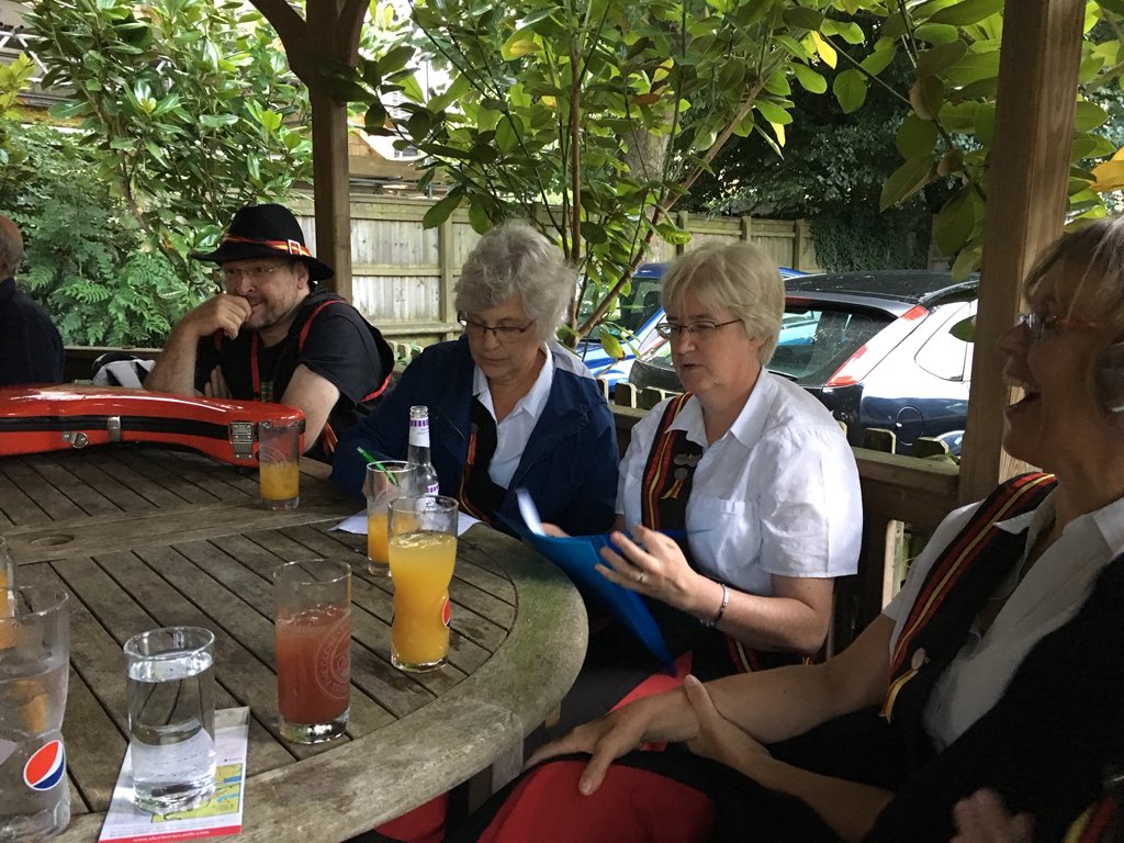 mws_morris's tweet photo. Beginning and end of a fun evening the Barge Inn, Bradford on Avon with @Hipsandhaws https://t.co/kPDwByxygZ