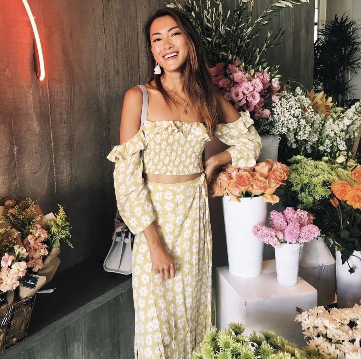 lulusdotcom's tweet photo. Lush looks via @theluxilook wearing the Faithfull the Brand floral set at the #LULUSpoolside party 🌸🌺🌿✨ Shop the look: https://t.co/eZE0jywUCm https://t.co/0UbGsBFxjc