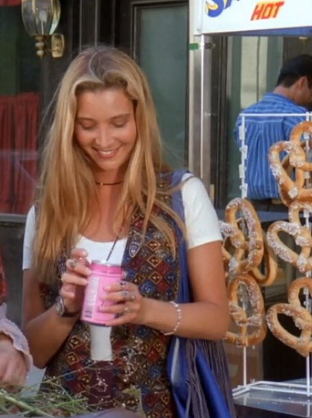 Happy birthday to my baby lisa kudrow 