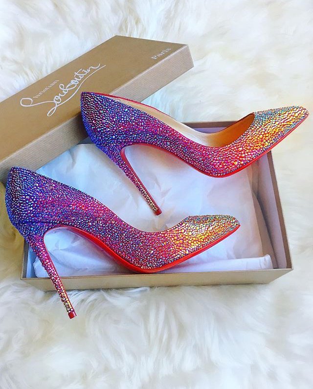 Diva4Shoe's tweet photo. Need a change in your shoe closet but don´t to throw away shoes you´ve barely worn? Then trade them in and get yourself a whole new collection! It´s even easier than it sounds 😜👏#shoes #louboutin #jimmychoo #manoloblahnik #michaelkors #designershoe  ⤵️
https://t.co/gLk2YrIdtD https://t.co/Lshj7k5HEU