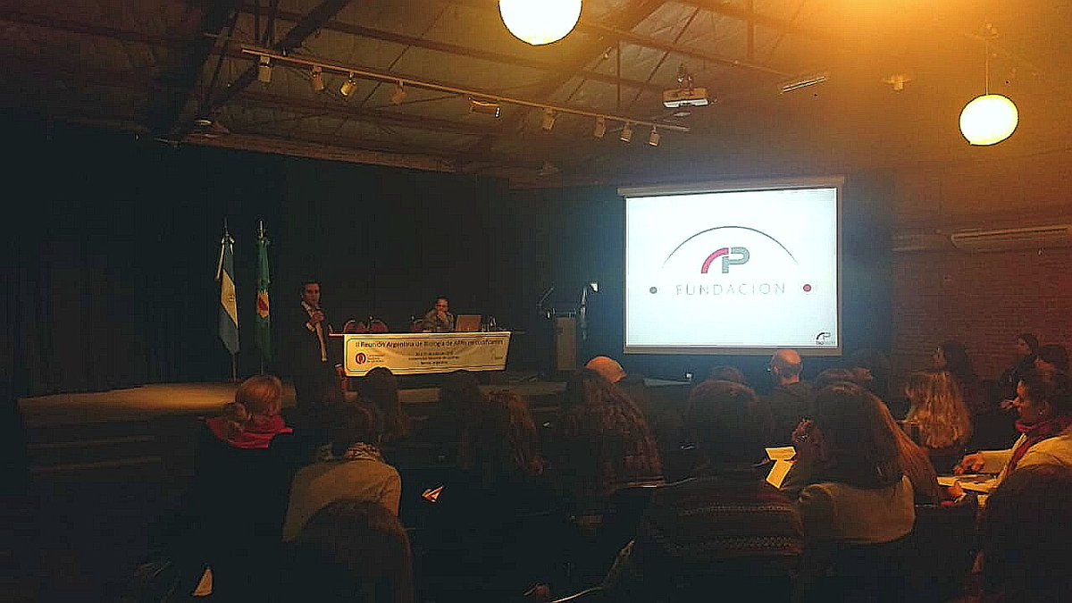 apbiotech's tweet photo. Estuvimos dando una charla acerca del lanzamiento de la Fundación AP-Biotech en la 2da Reunión Argentina sobre Biología de ARNs no codificantes. Universidad Nacional de Quilmes, Bernal (Buenos Aires) https://t.co/RUzDPa7lHj