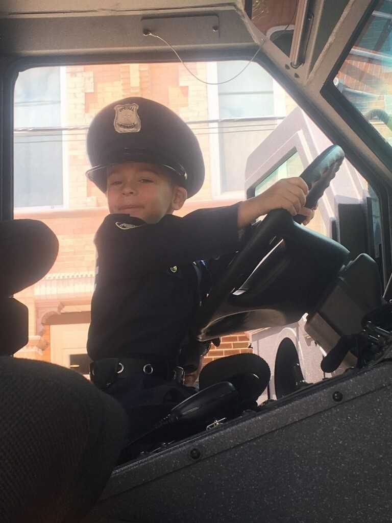 PPD01Dist's tweet photo. 1st District “POP-UP” Public Safety Day at Guerin Rec Ctr.
#PPDPFDWORKINGTOGETHER
#SAFETYTHROUGHSERVICE
@PhillyPolice @IAFF22 https://t.co/iUEZ0wx2rb