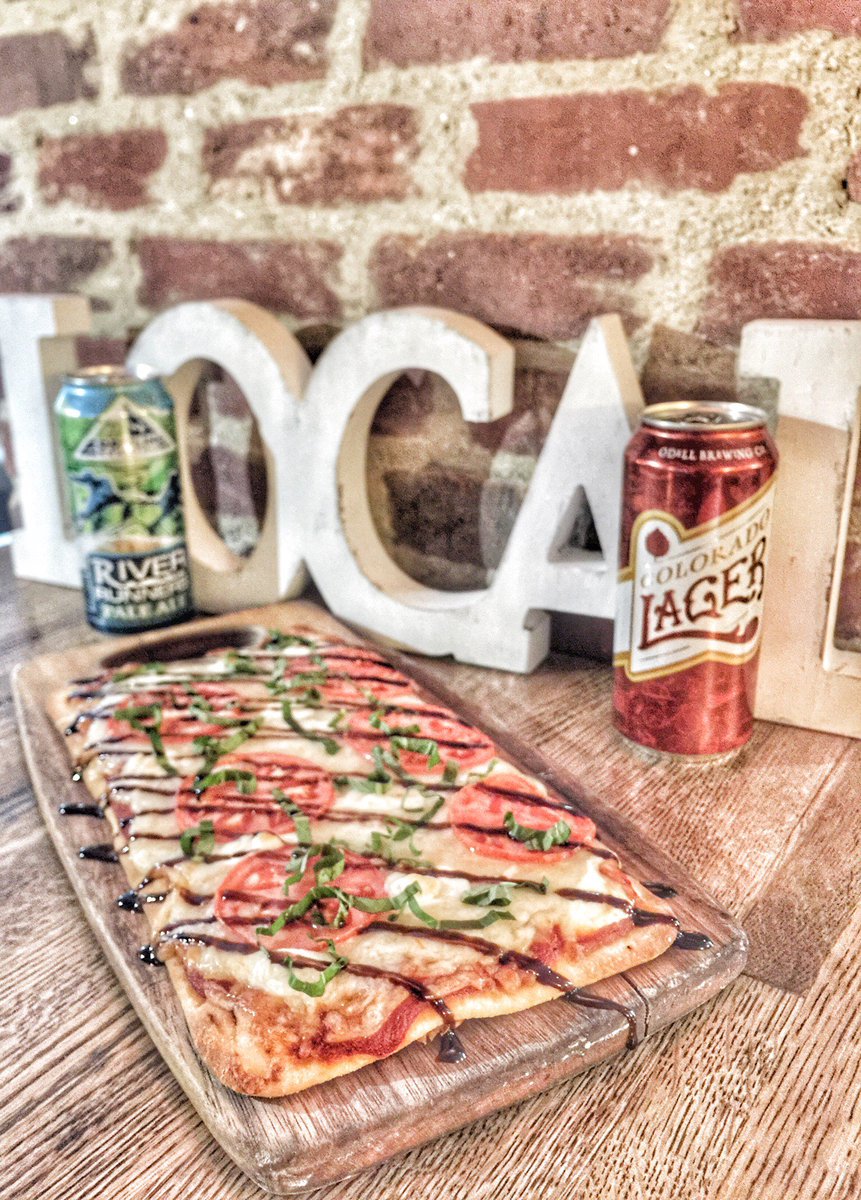 ColoradoRoom's tweet image. Cold beer?✔️ Margarita flatbread ✔️ Come enjoy!! #eatlocal #beavercreek #odellbrewery #eddylinebrewing