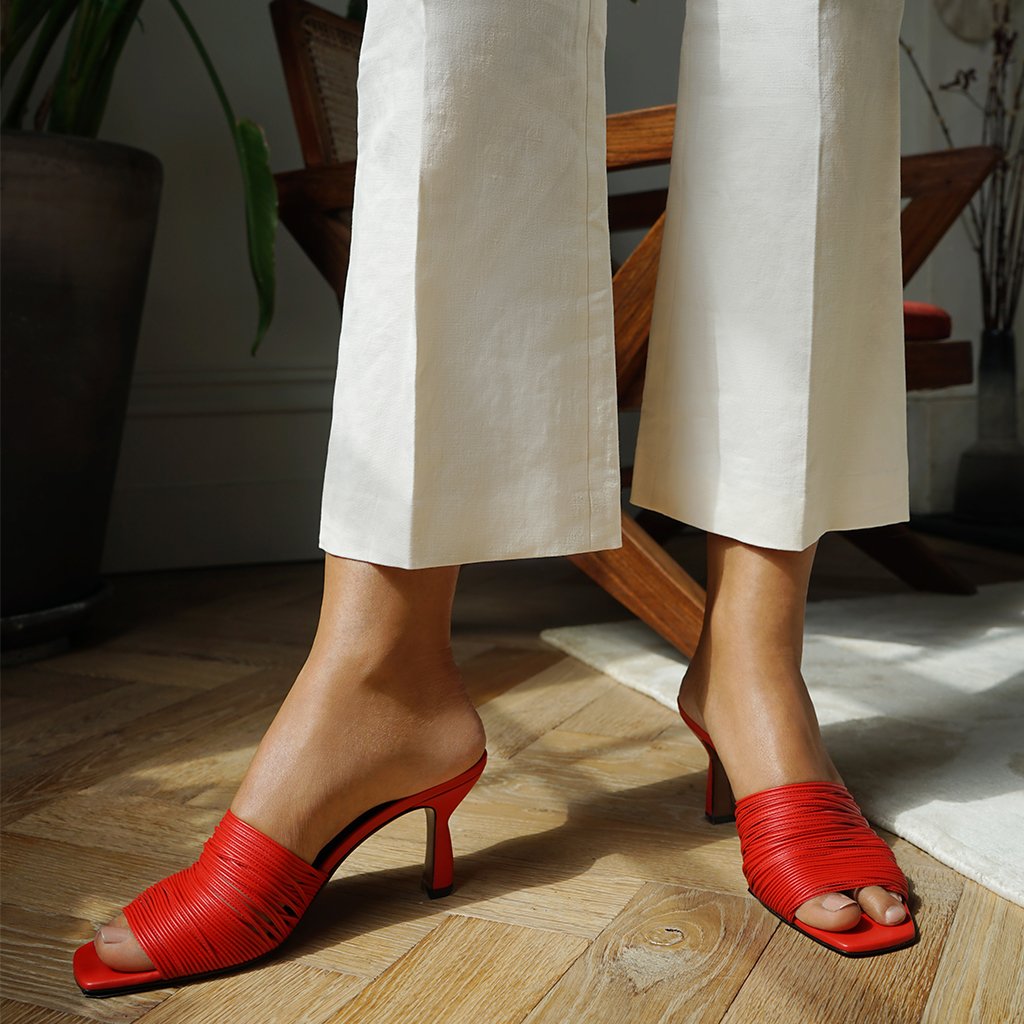 NETAPORTER's tweet photo. Currently pinning: red alert. Slip on #Neous’ sculptural mules for instant cool – we love them with cropped pants ❤️ https://t.co/CTMT1iG6FQ https://t.co/5HLpfywFm2