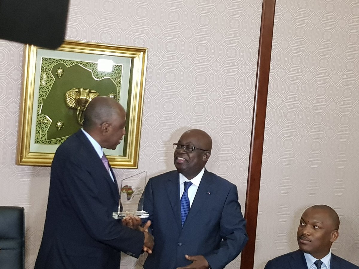 CIEofficiel's tweet photo. Remise Symbolique d'un trophée Africa Digital Revolution par Mr Dominique KAKOU à Son Excellence Mr le Premier Ministre de Côte d'Ivoire
#HackathonCIE2018 @Totemexperience @JklAbidjan #Civ #Abidjan #Innovation #Digital https://t.co/ICAZWWuYzh