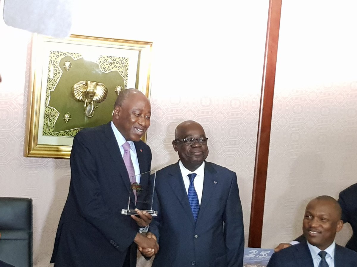 CIEofficiel's tweet photo. Remise Symbolique d'un trophée Africa Digital Revolution par Mr Dominique KAKOU à Son Excellence Mr le Premier Ministre de Côte d'Ivoire
#HackathonCIE2018 @Totemexperience @JklAbidjan #Civ #Abidjan #Innovation #Digital https://t.co/ICAZWWuYzh