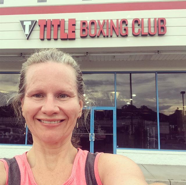 A very sweaty 4 beats this #movememonday 🥊 I have been seeing this #nevermissamonday hashtag lately. I think I’m jumping on that bandwagon! #betterlatethannever@lindawdanielfoundation @titleboxingclubstamford #stamfordct #100lbsdownclub ift.tt/2vjfLb6