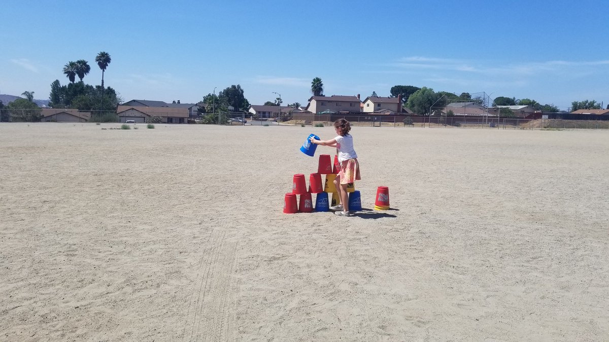 KemptonESS's tweet image. Super fun and "amazing" Special Activity today! The students and staff had a blast playing the Amazing Race! There were a lot of difficult tasks that challenged us both mentally and physically, but also our teamwork.🏃🏿‍♂️😎💪🏻🧠🤝🏾🏃🏼‍♀️ #ESSRocks #LMSVheart