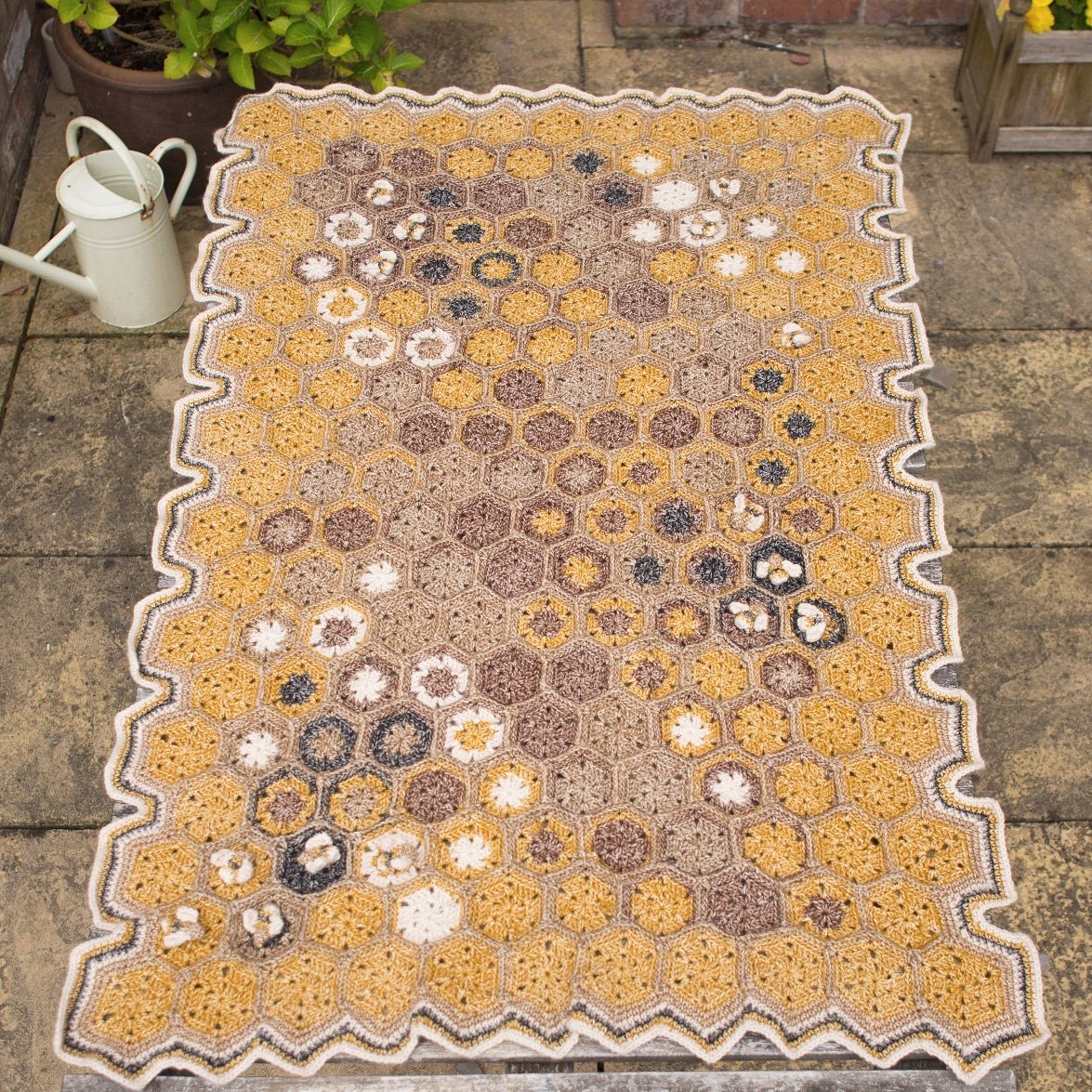 purplesheepuk's tweet photo. Honey Bee Blanket in #Scheepjesstonewashed Pattern by Gaynor Edwards. Yarn with free printed pattern available at https://t.co/avID75PwdD https://t.co/QIpNTiSmFi